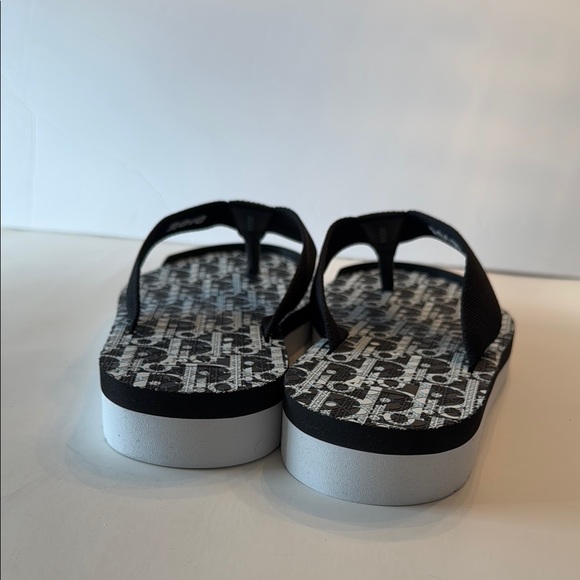 NWT Dior Black and White Flip-Flop Sandals - Picture 4 of 9